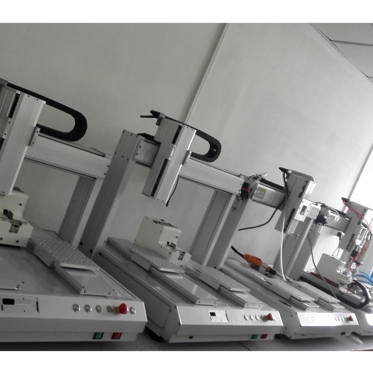 芯片的生產(chǎn)可不只是需要焊錫機，點膠機也功不可沒